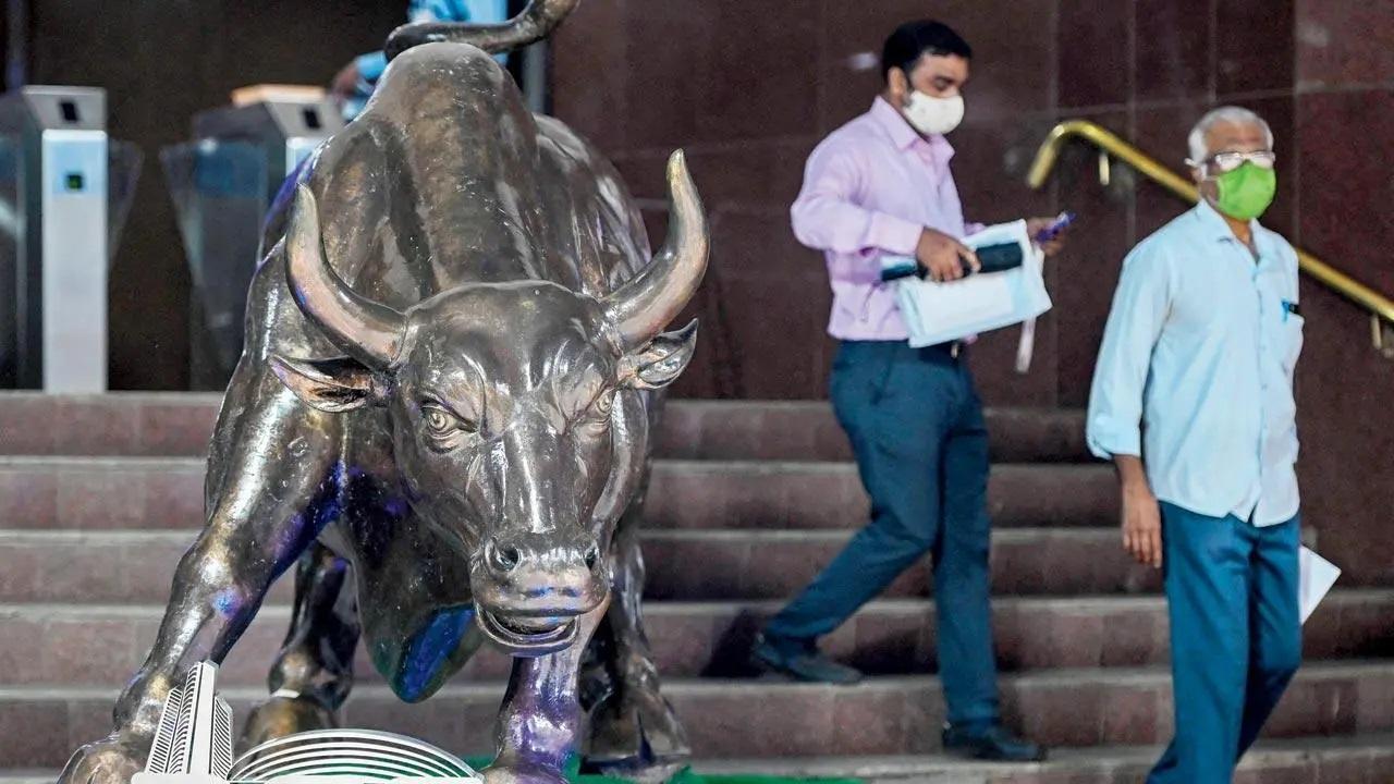Markets bounce back after 4-day decline; Sensex over 500 points in early trade